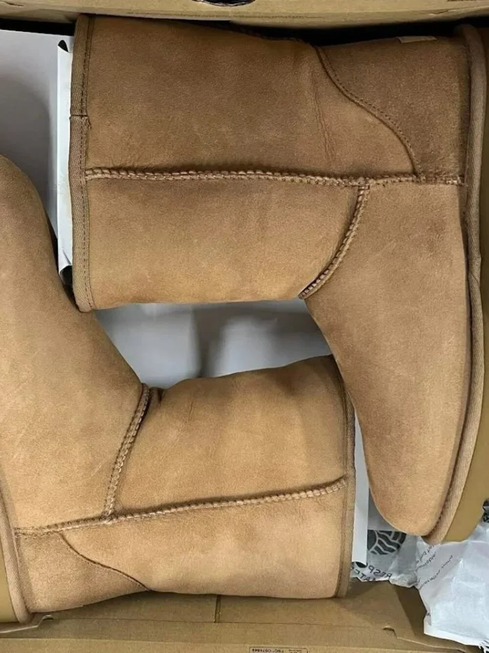 UGG Women Classic Short II Boot, Chestnut, Size 6 #1061223 - New in Box